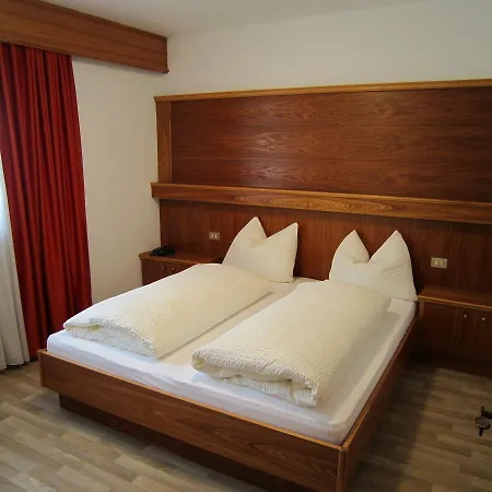 Garni Haus Hubertus 3* Malles Venosta